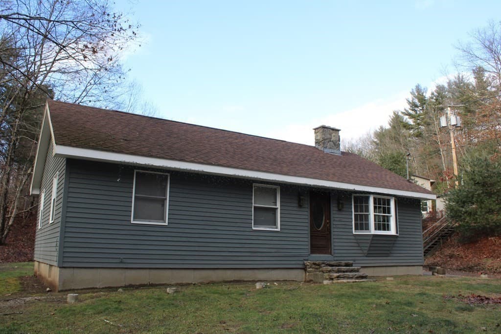 399 Leverett Rd photo 2