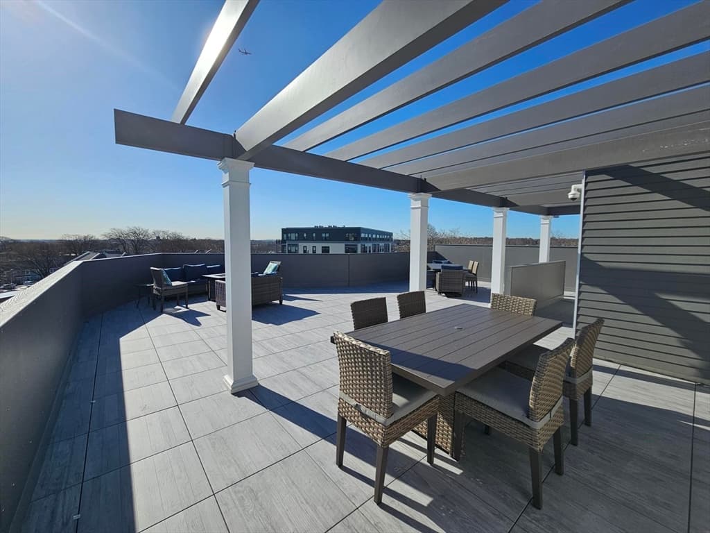 64 Alpine St #202 photo 2
