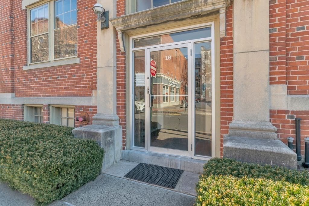 16 Armory St photo 2