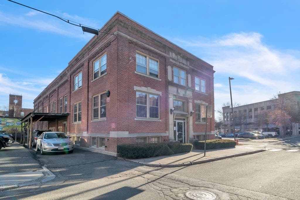 16 Armory St photo 5
