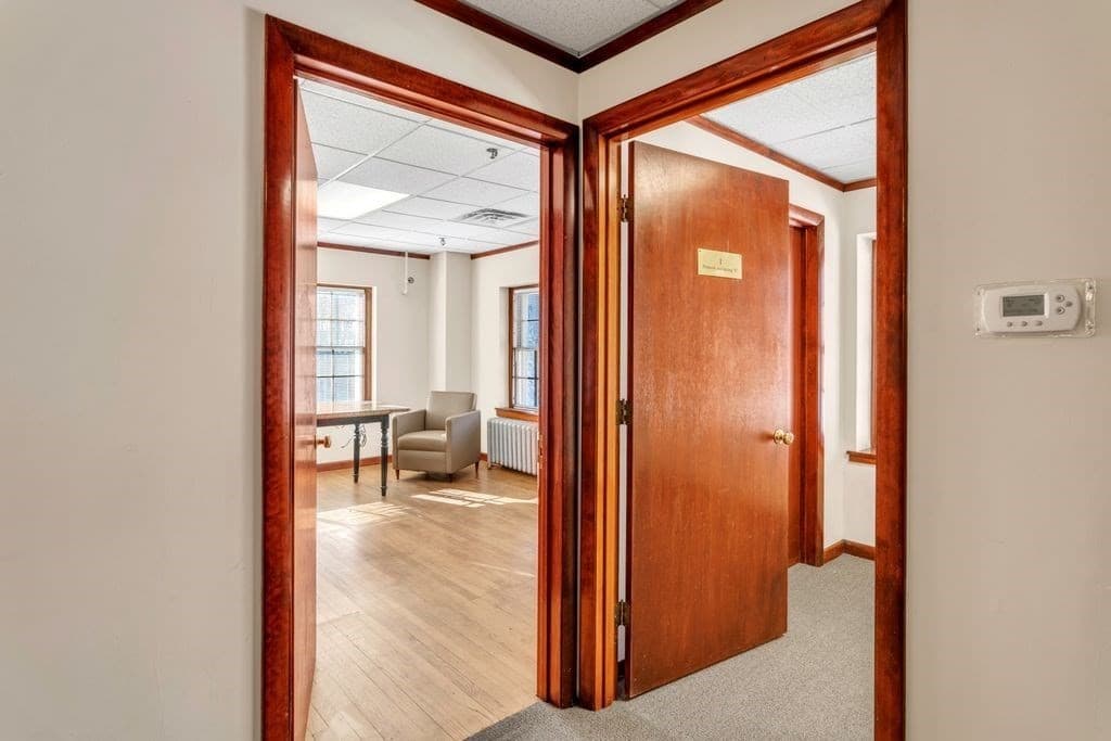 16 Armory St photo 4