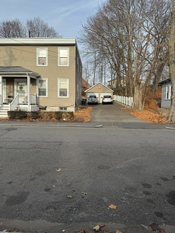 105-111 Business St #4