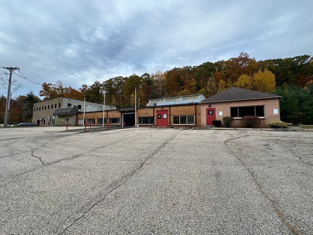 24 E Brookfield Rd