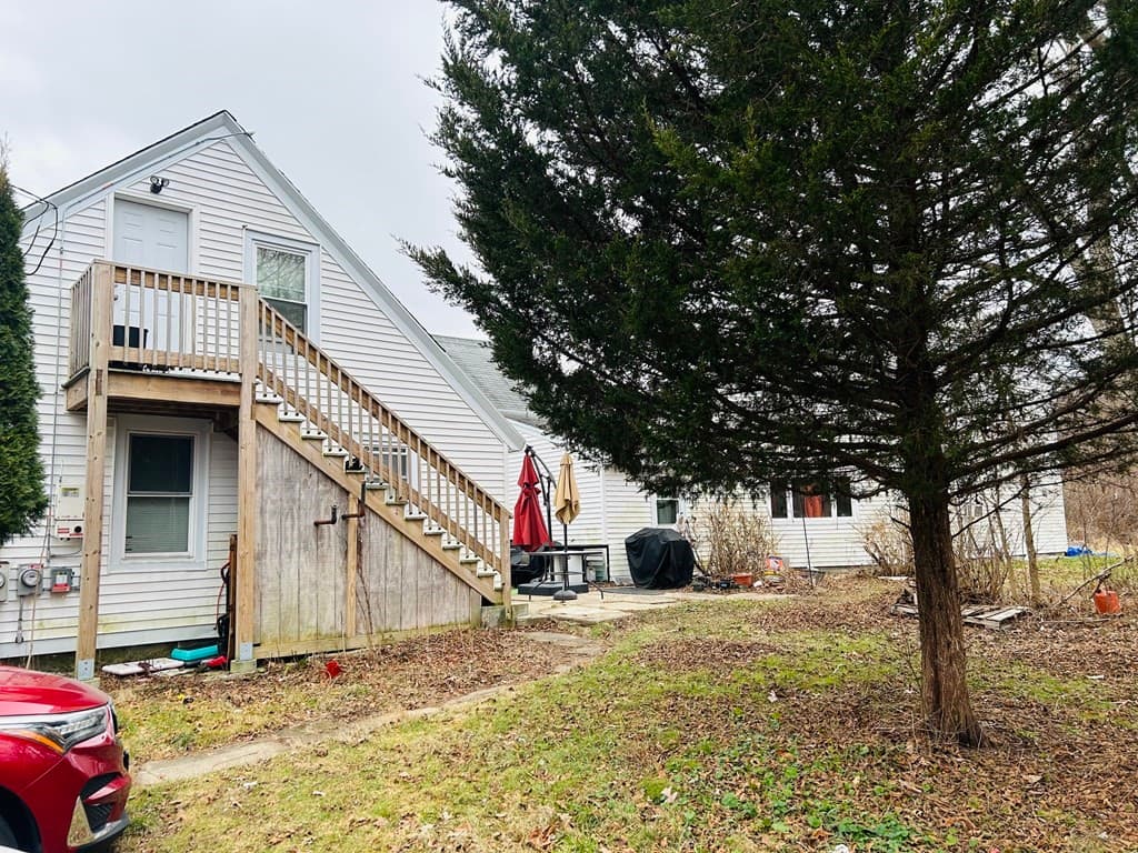 223 Alger St photo 4