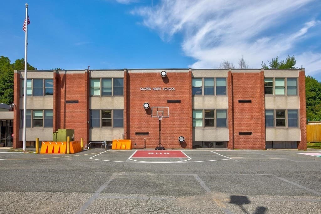 589 Boston Street photo 3