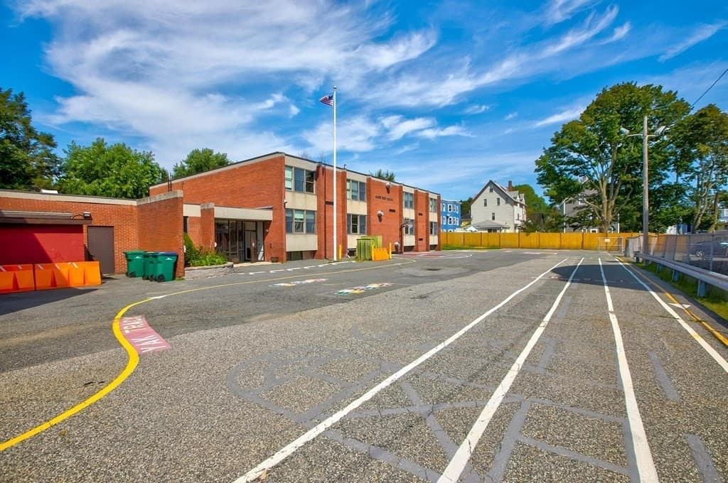 589 Boston Street photo 5