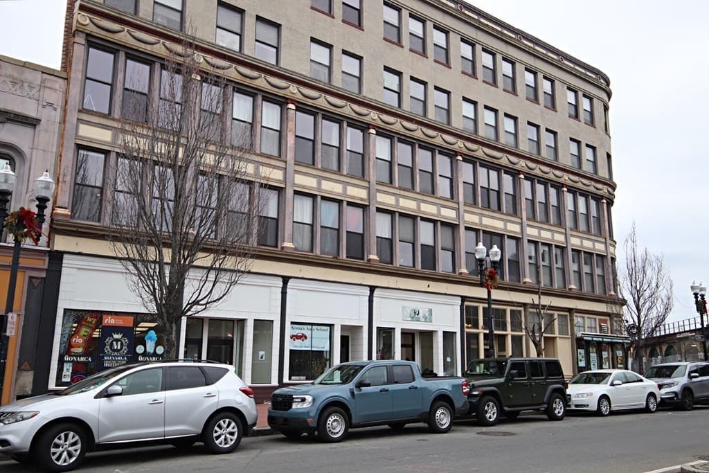 7 Central Square photo 2