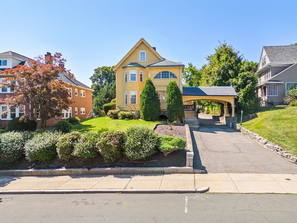 664 Washington Street photo 3