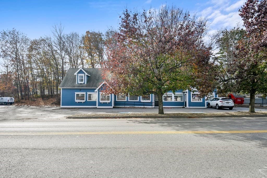 977 South Street photo 4