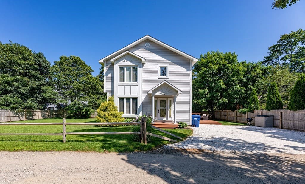 18 Hampson Ave