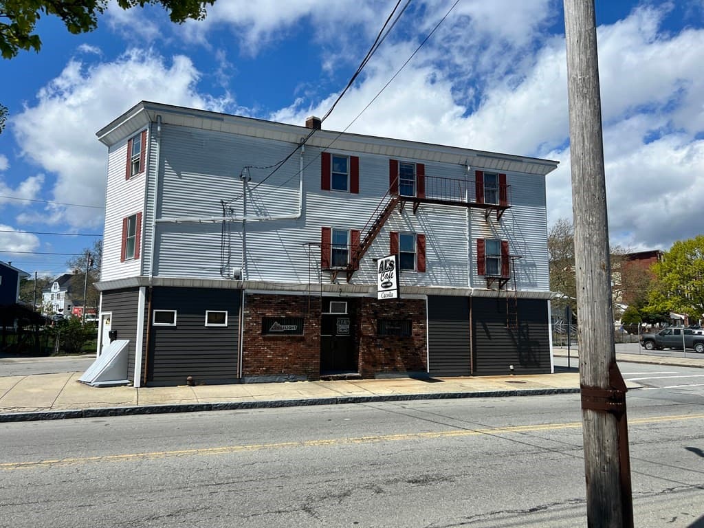 577 Bellville Ave photo 2