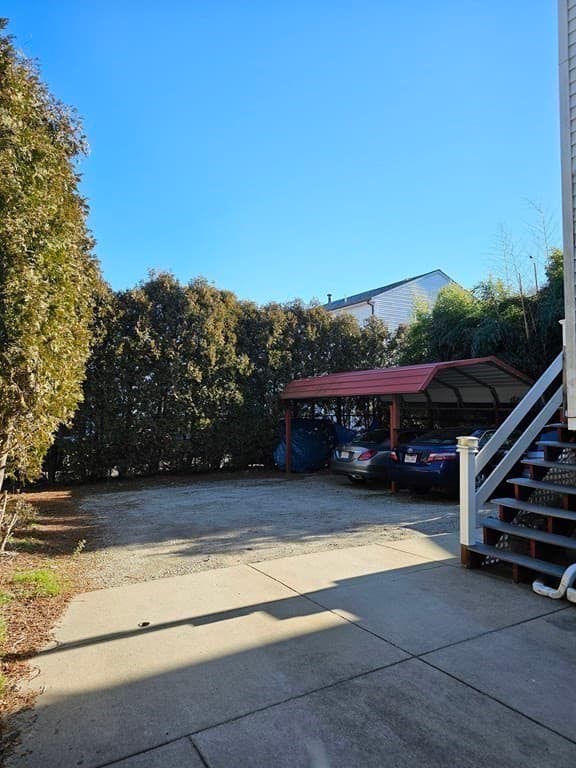 940 Rodman St photo 5