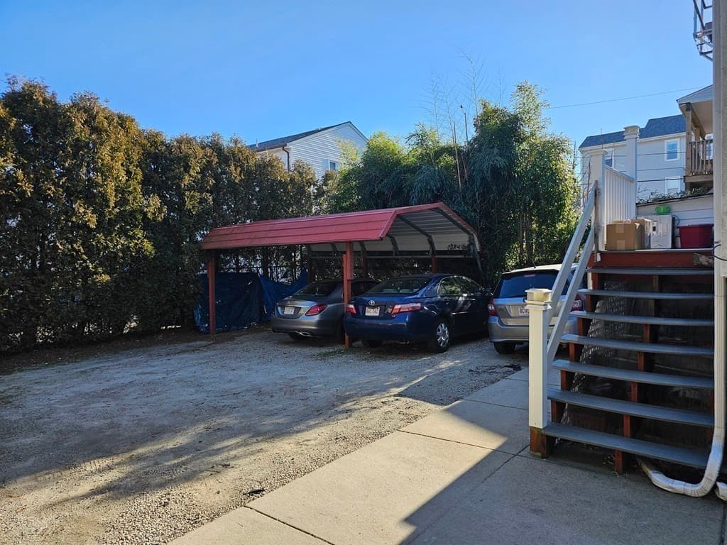 940 Rodman St photo 4