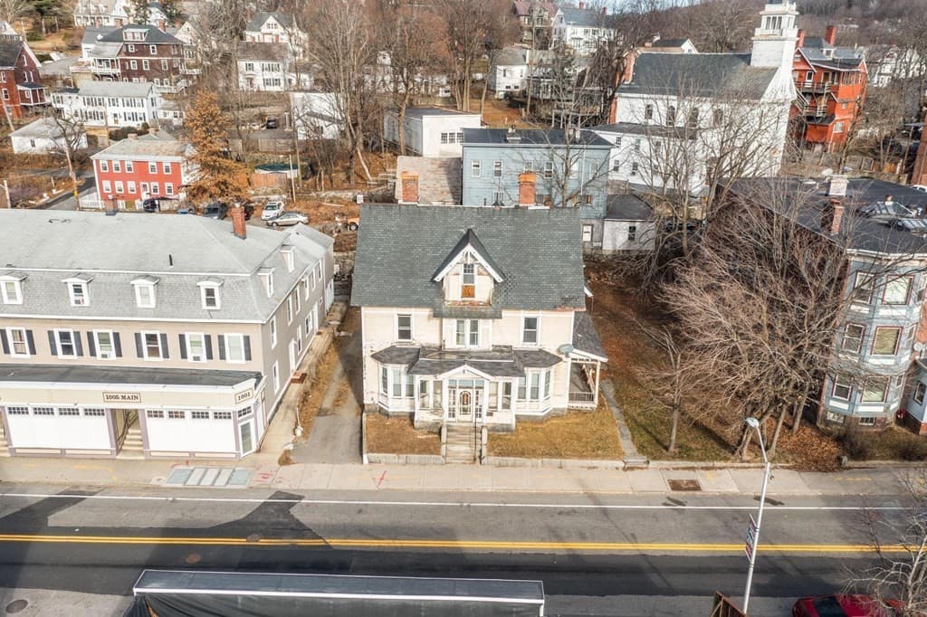 993 Main St