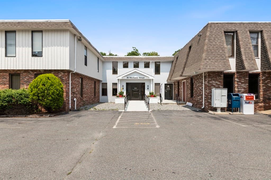 36-38 Mechanic St #101