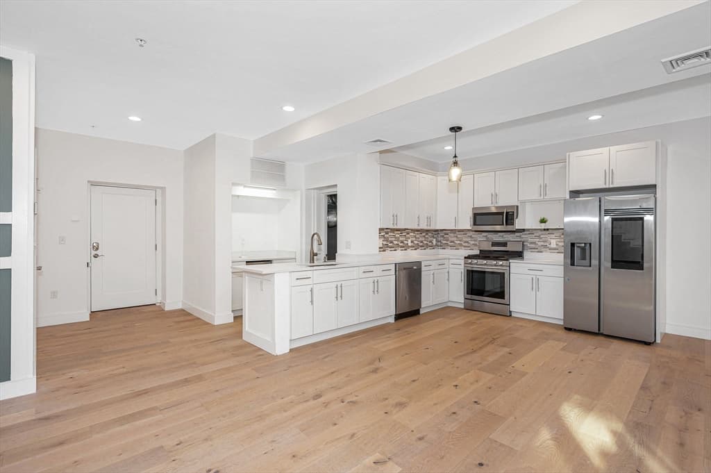 17 Kearney Sq #205