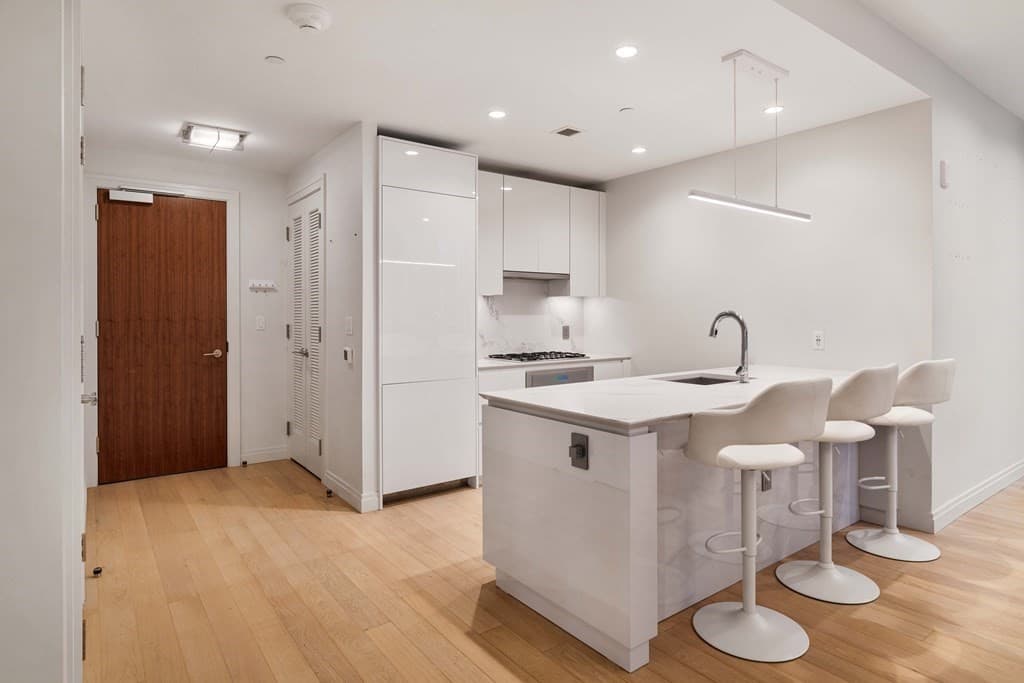 133 Seaport Blvd. #1715 photo 4