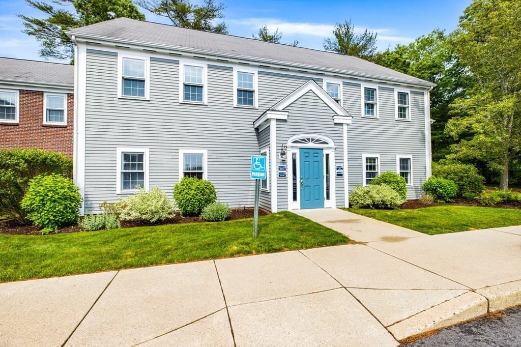 475 School St #17