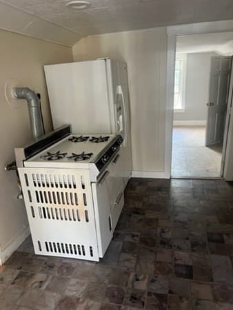 139 Pleasant St photo 4