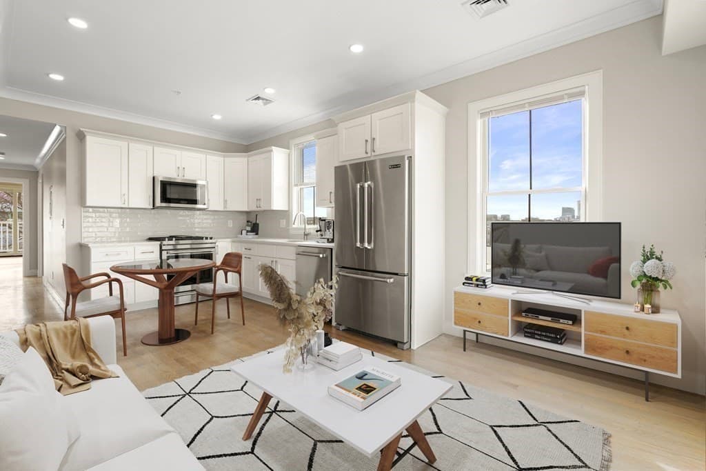 134 Chelsea Street photo 2