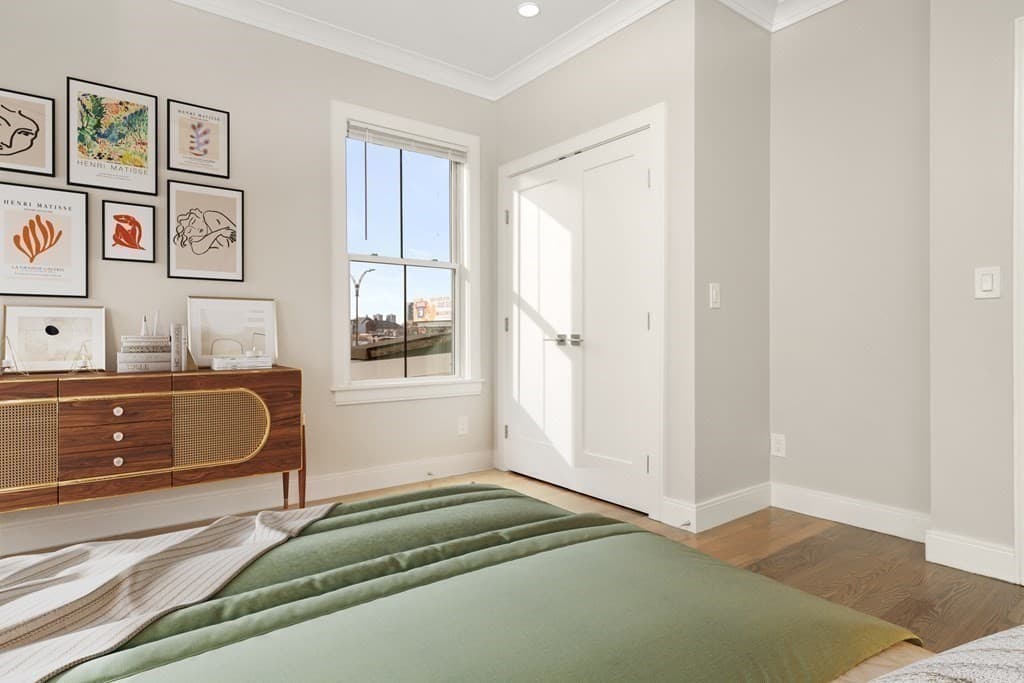 134 Chelsea Street photo 5