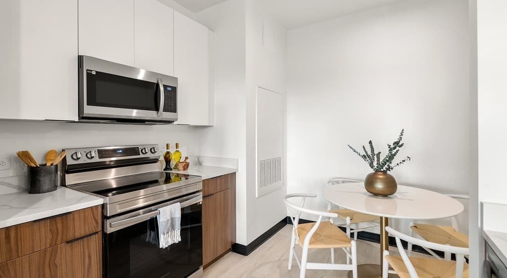 600 Broadway #609