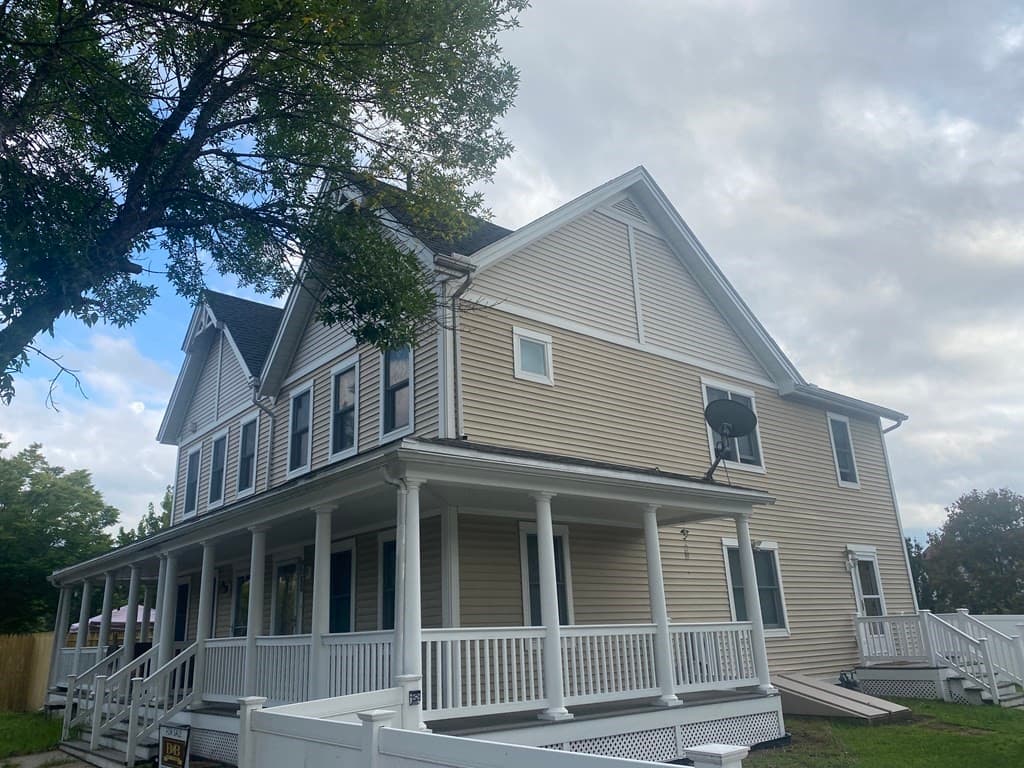 92 Franklin St photo 2