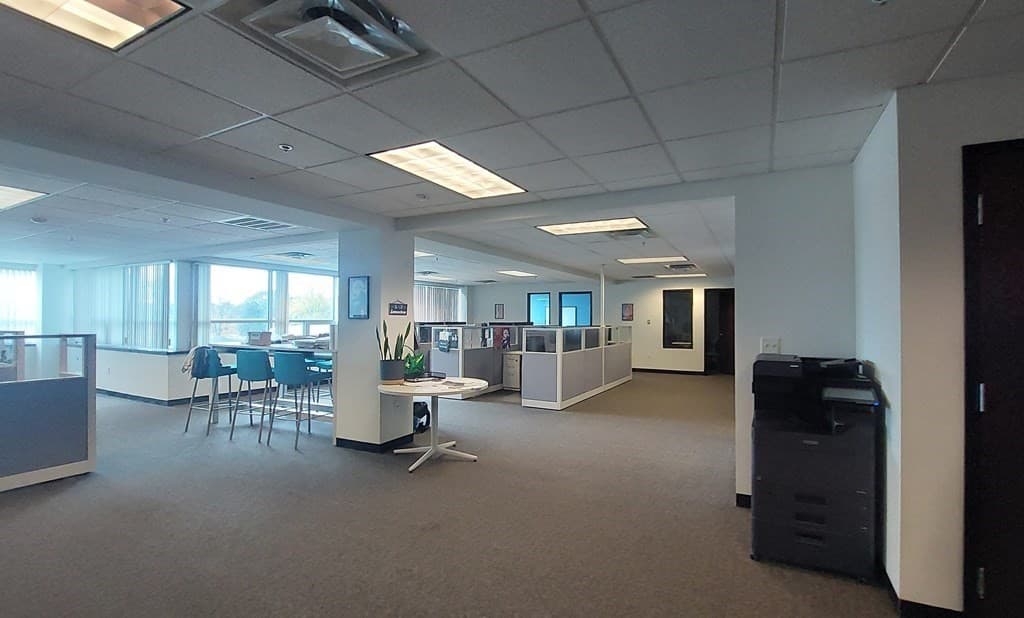 300 Tradecenter #3600 photo 3