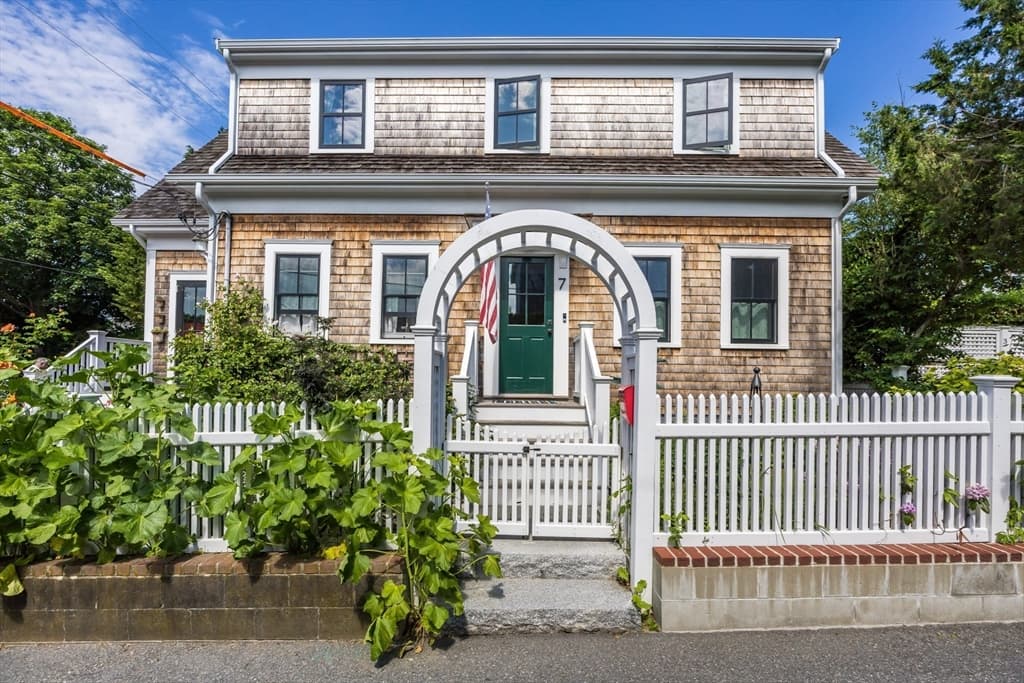7 Conway St photo 3