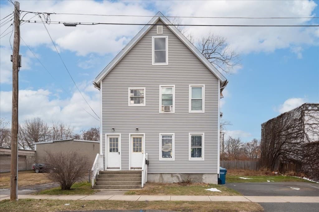 220 New Bridge St