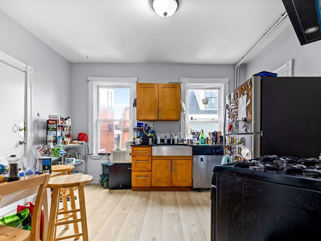 3 Kinnaird St #2