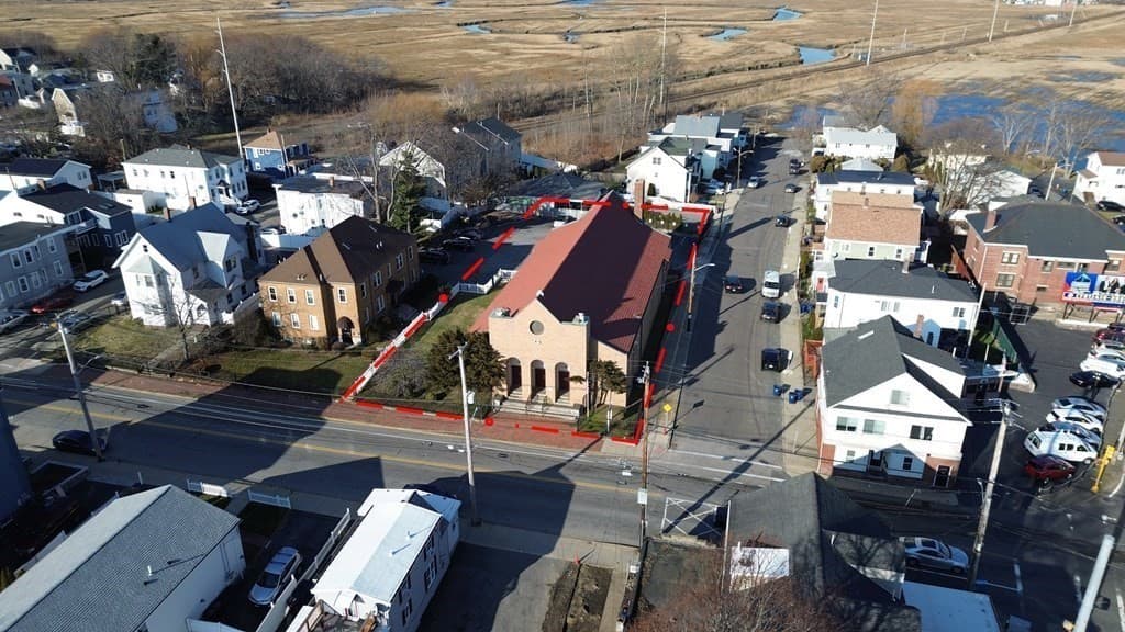 500 Revere St photo 2