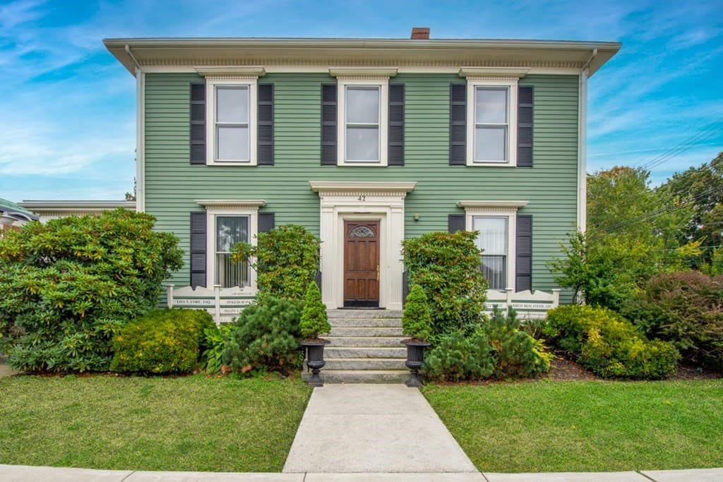 42 Pleasant St #2nd Floor