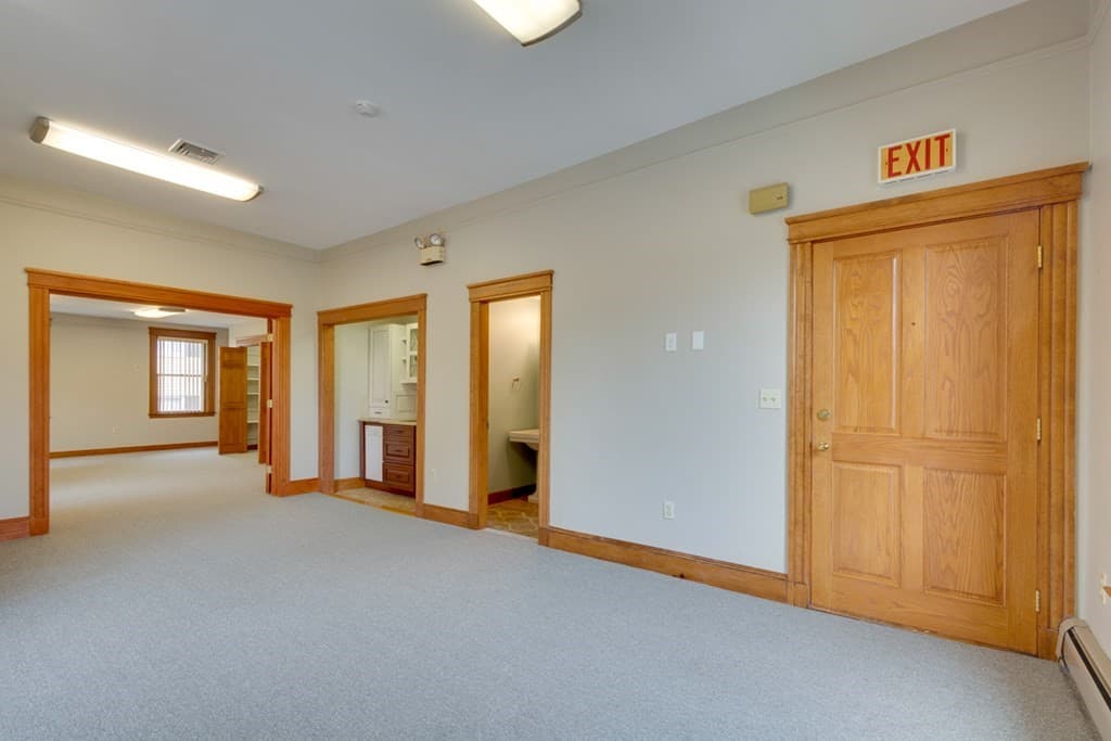 42 Pleasant St #2nd Floor photo 4