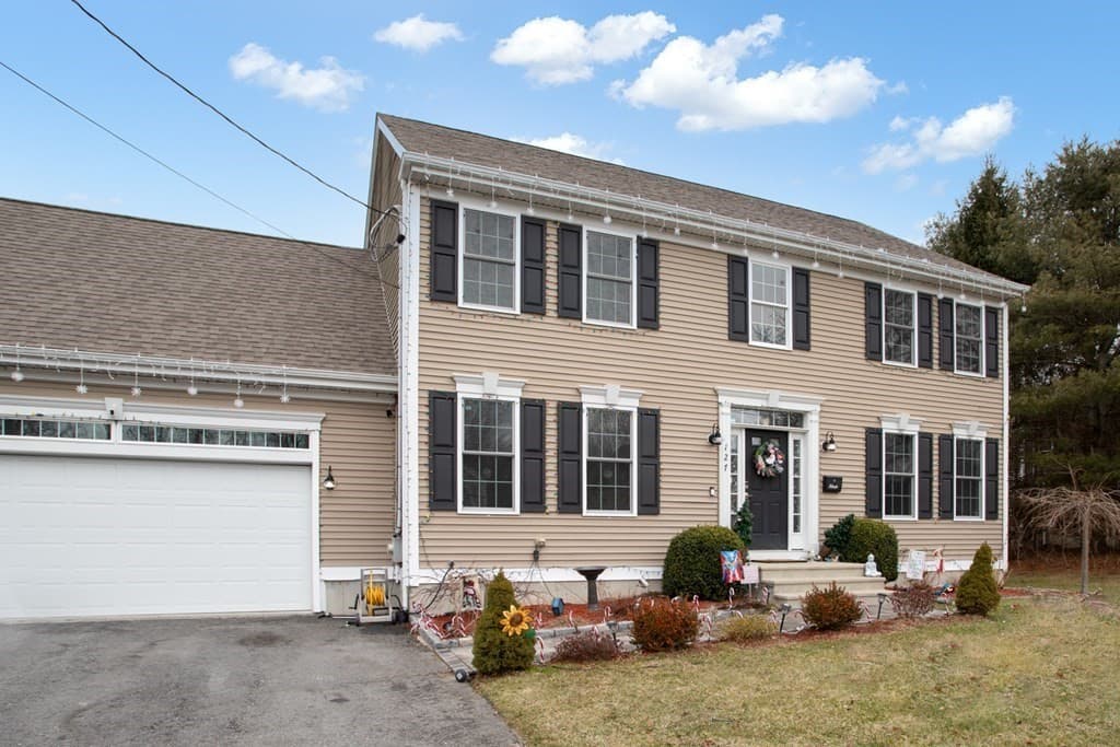 127 Russells Mills Rd photo 2