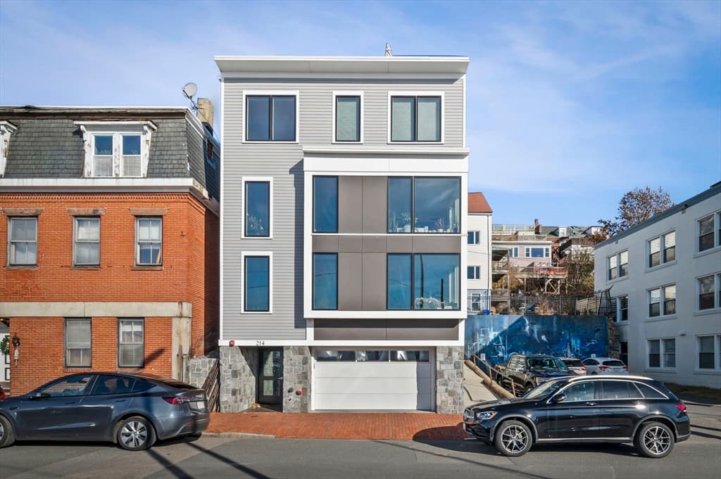 214 Marginal St #2 photo 2