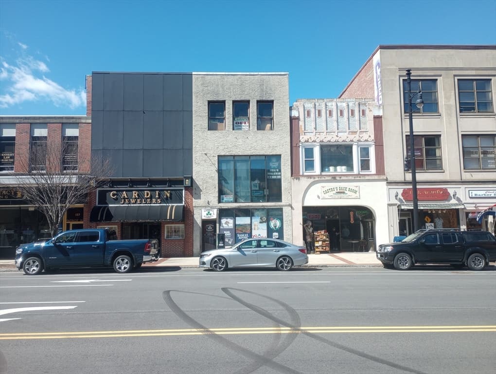 121 Main St photo 2