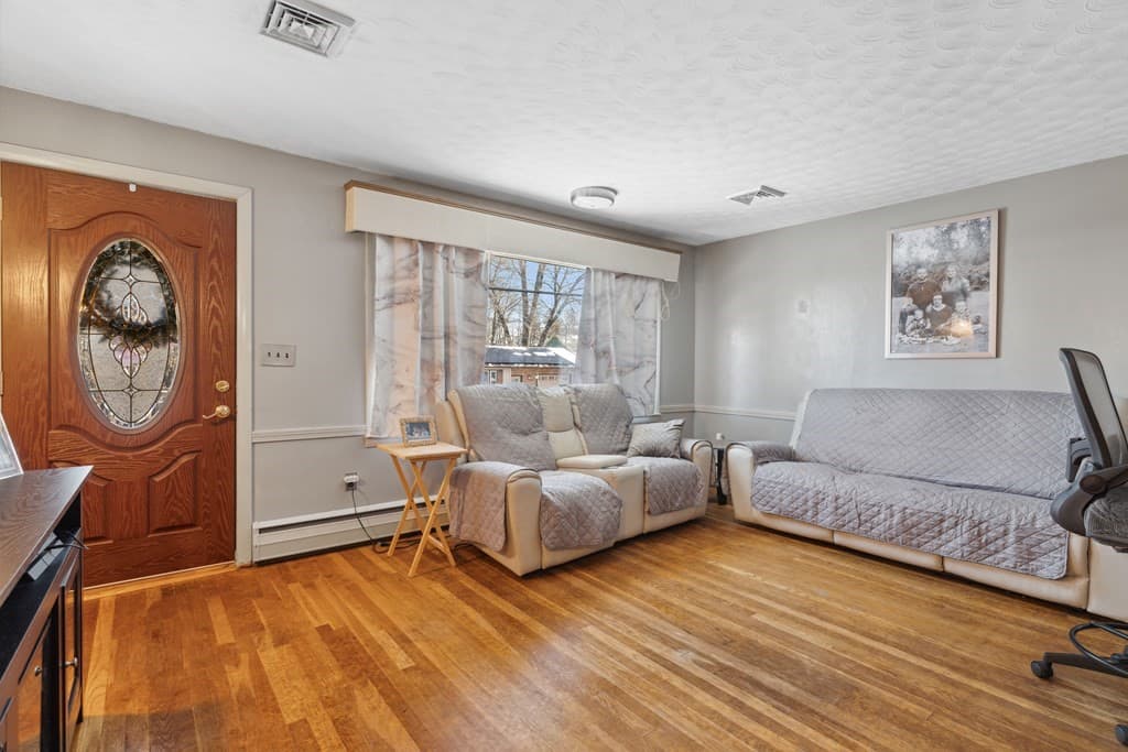 34 Princeton St photo 4