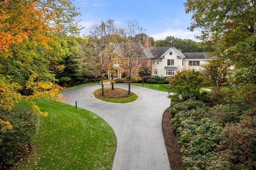 20 Longmeadow Drive photo 2