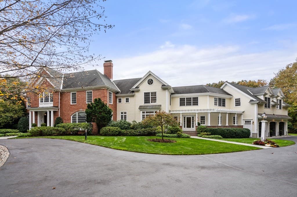 20 Longmeadow Drive photo 3