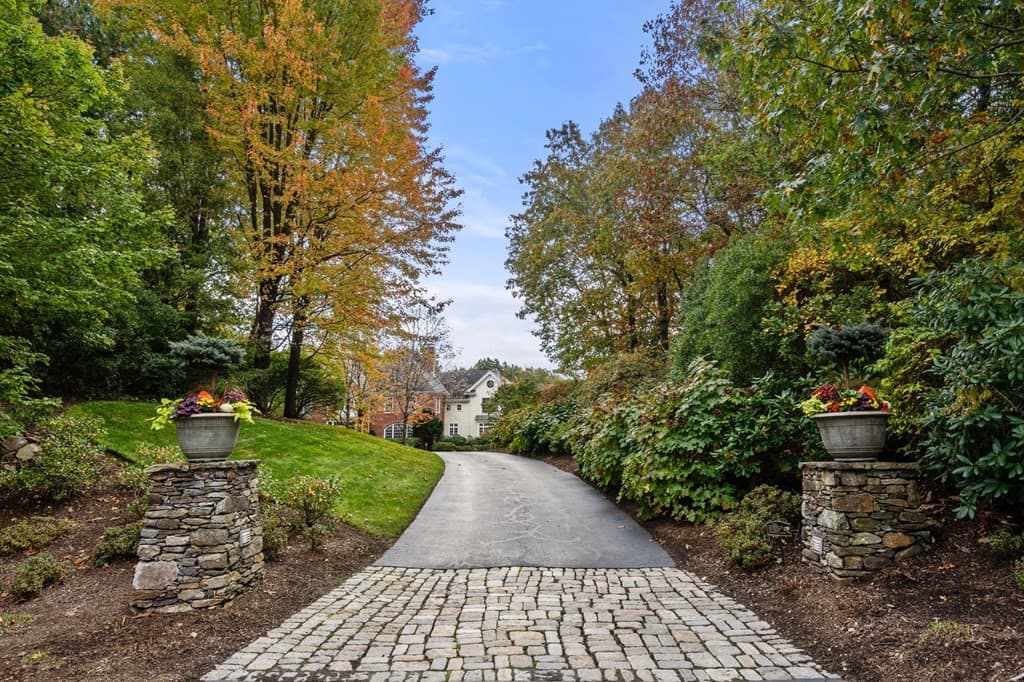 20 Longmeadow Drive