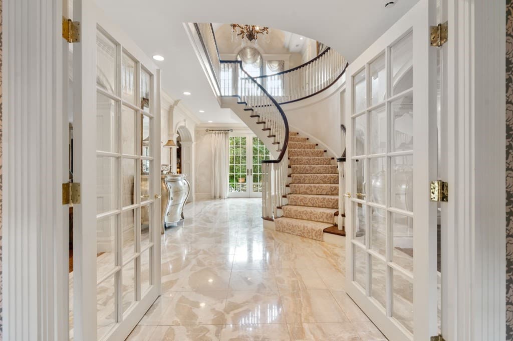 20 Longmeadow Drive photo 4