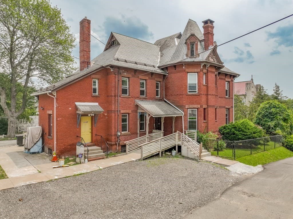 1109 Dwight Street photo 5