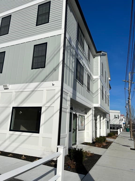 145 Chelmsford Street photo 5