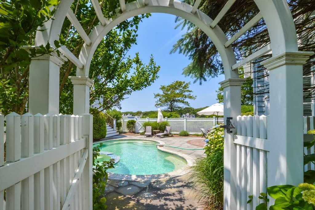 125 Shore Dr W photo 5