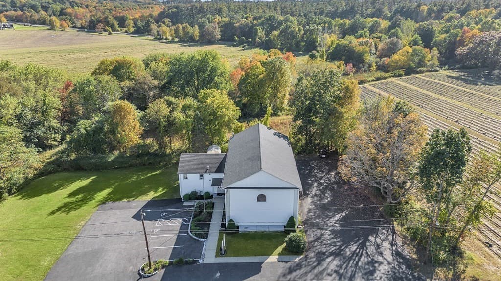 93 Meadowbrook Rd