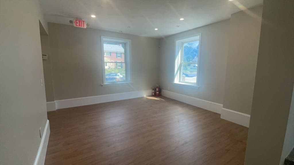 6 Windsor Street photo 3
