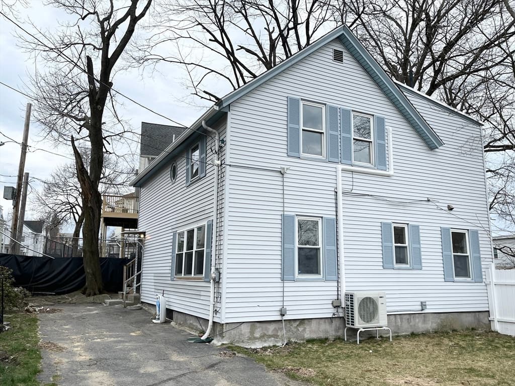 13-1/2 Bluff St photo 2