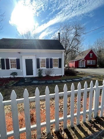 45 Route 28 photo 4