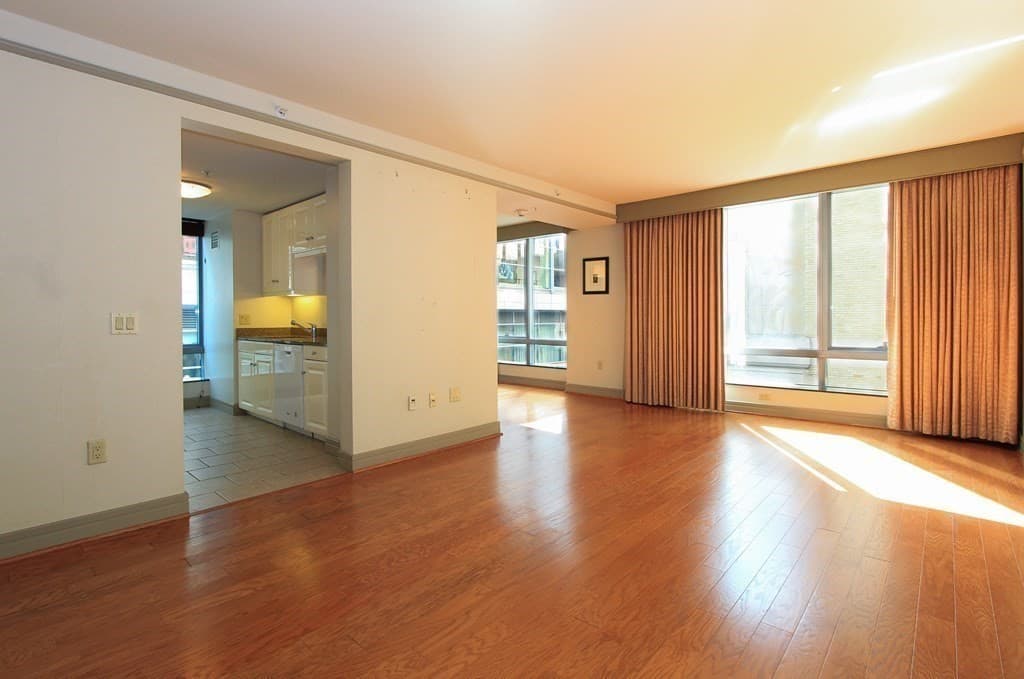 3 Avery St #404